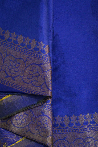Soft Silk Borderless With Necklace Motifs